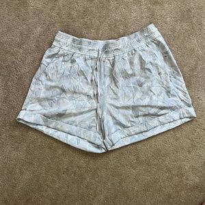 Lululemon Spring Break Away short 8 White